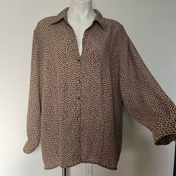 Liz Claiborne animal print long sleeve button down top - Picture 2 of 6